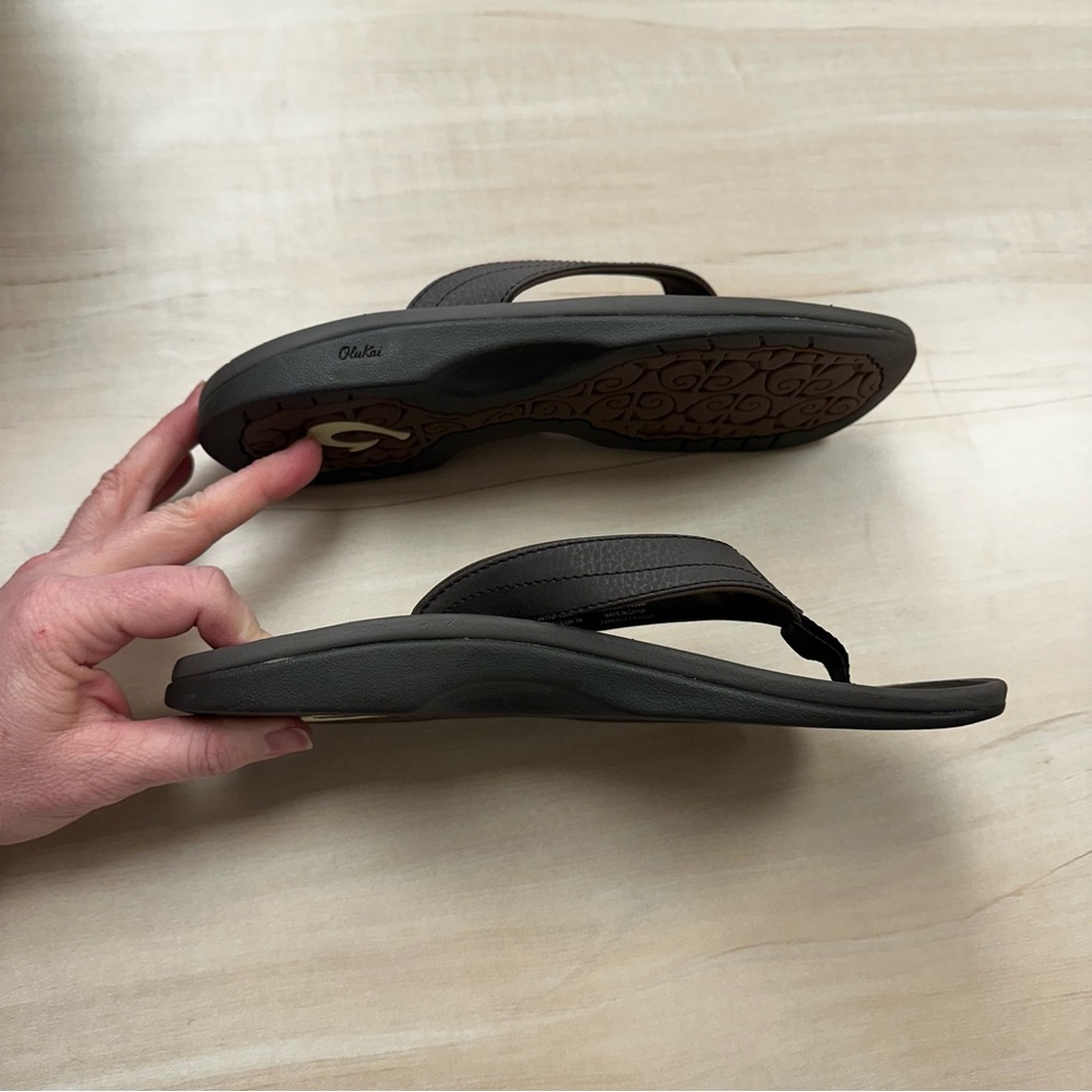 OluKai Brown Ohana Flip Flops - Picture 8 of 8